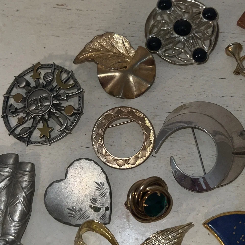 Lot Sarah Coventry & unmarked Vintage brooches
